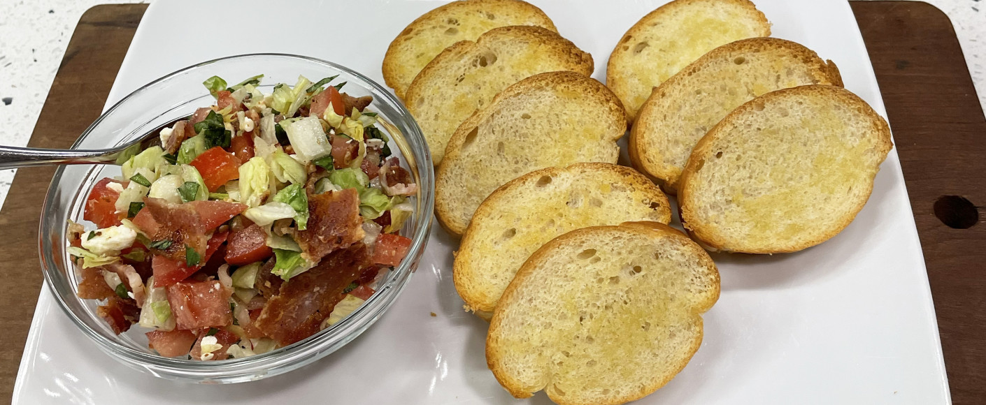 BLT bruschetta platter