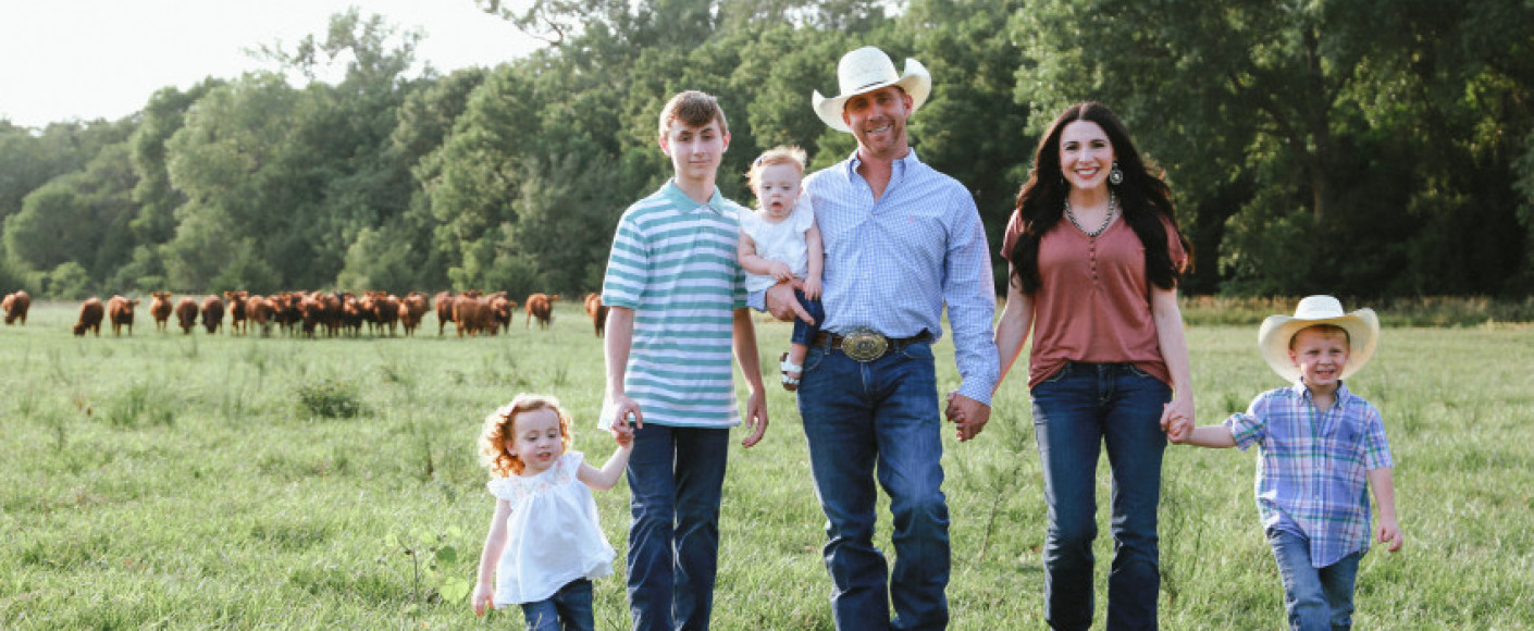 Mueller family on their ranch in Kansas