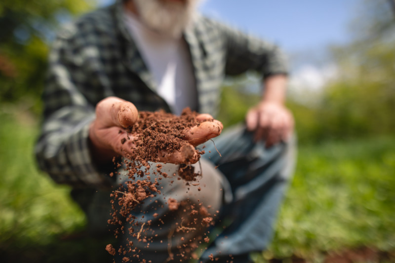 how-farmers-care-for-soil-kansas-farm-food