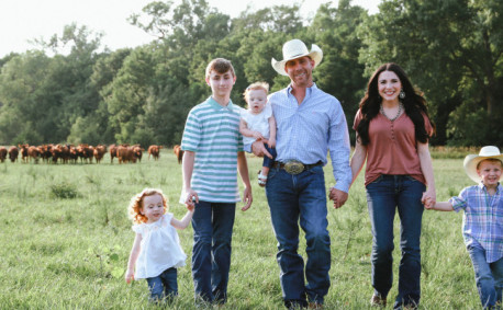 Mueller family on their ranch in Kansas