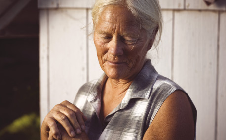 photo of woman farmer, Robin Dunn